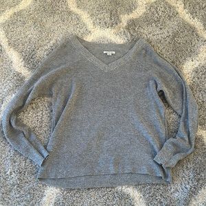 American Eagle Gray knit Vneck Sweater size Small